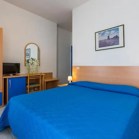 Hotel Isa-double In With Swimming Pool In Marina Di Cecina, Just 10 Meters From The Sea Cecina (Livorno)